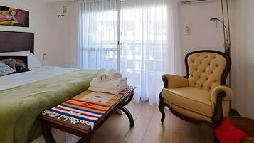 Iron/ironing board, bed sheets