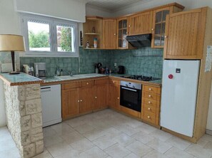 Kühlschrank, Mikrowelle, Ofen, Geschirrspüler