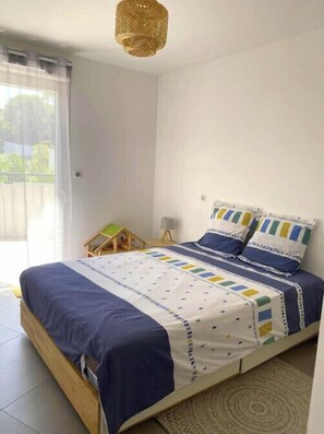 2 chambres, fer et planche à repasser, Wi-Fi, draps fournis