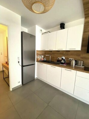 Fridge, microwave, oven, dishwasher