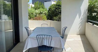 Ăvasion Provençale avec Terrasse et Vue Jardin