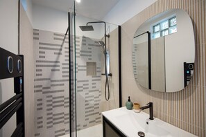 Hair dryer, towels