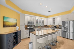 Mikrowelle, Ofen, Herdplatte, Geschirrspüler