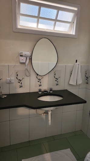 Doppelzimmer, 1 Doppelbett, Klimaanlage | Badezimmer