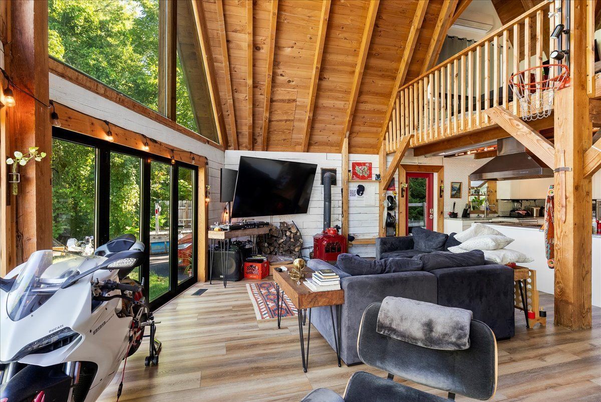 TV, fireplace, books, stereo