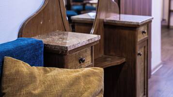 Deluxe Apartment, Balcony, City View | Living area