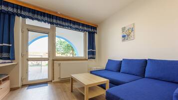 Triple Room, Patio, Courtyard View | Living area