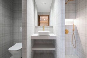 シャワー、ヘアドライヤー、タオル、石鹸