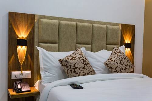 Camera con letto matrimoniale o 2 letti singoli | Una scrivania, postazione laptop, Wi-Fi gratuito