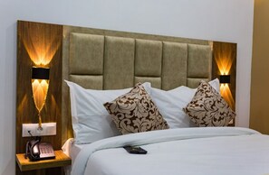 Camera con letto matrimoniale o 2 letti singoli | Una scrivania, postazione laptop, Wi-Fi gratuito