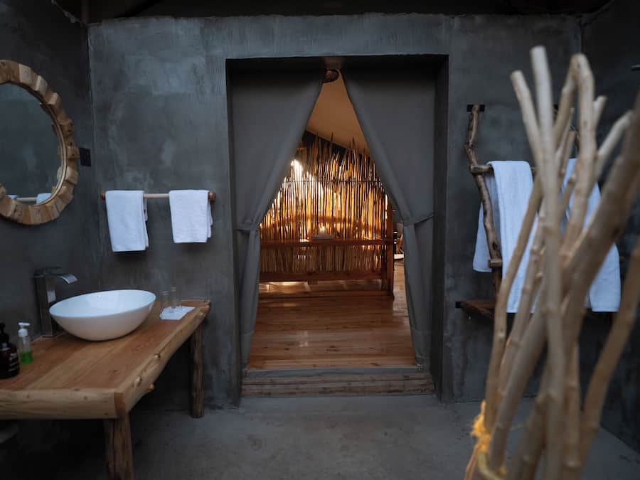 Luksus-dobbeltrom, dalutsikt | Skrivebord for bærbar PC, wi-fi (inkludert) og sengetøy