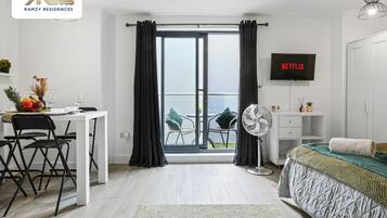 Iron/ironing board, WiFi, bed sheets