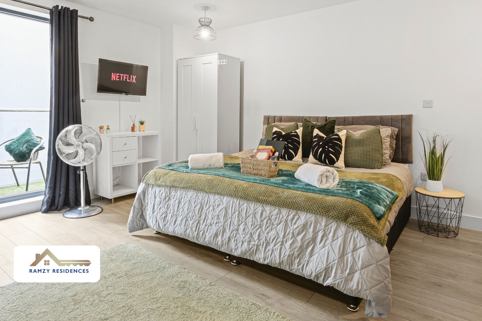 Iron/ironing board, WiFi, bed sheets