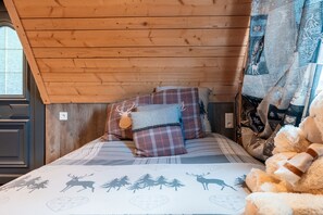 1 bedroom, bed sheets
