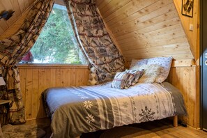 1 bedroom, bed sheets