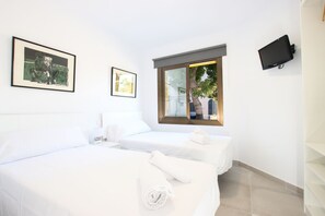 3 chambres, fer et planche à repasser, accès au Wi-Fi (inclus)