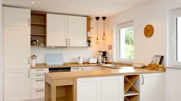 Réfrigérateur, four, plaque de cuisson, lave-vaisselle