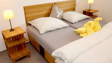 2 bedrooms, desk, iron/ironing board, free WiFi