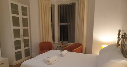 Cosy Flat for small family or working professionals.