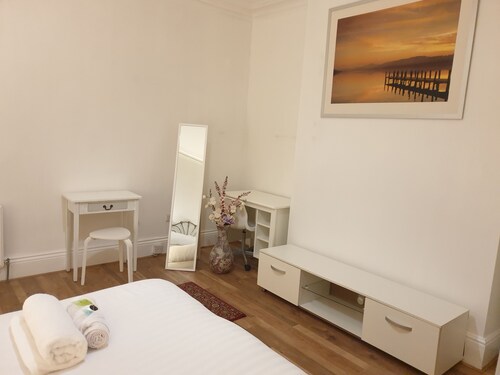 Cosy Flat for small family or working professionals.