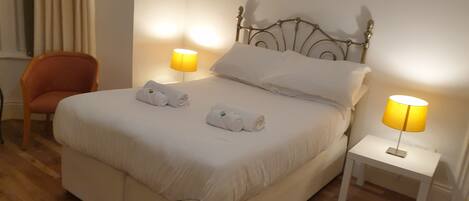 2 slaapkamers, een strijkplank/strijkijzer, gratis wifi, beddengoed