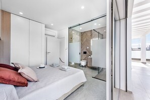 3 bedrooms, in-room safe, free WiFi, bed sheets