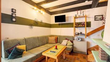 Fernseher, Kamin, Stereoanlage