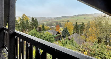 Ferienhaus 'Landhaus' mit Bergblick, privater Terrasse und WLAN
