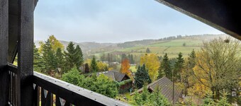 Casa de vacaciones 'Landhaus' con vistas a la montaña, terraza privada y Wi-Fi