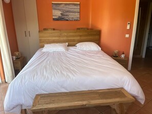 5 bedrooms, iron/ironing board, bed sheets