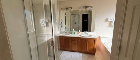 Jetted tub, hair dryer, towels, toilet paper