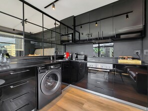 Fridge, microwave, oven, stovetop - The Tokyo | Rooftop Pool | No Loadshedding (Cape Town)