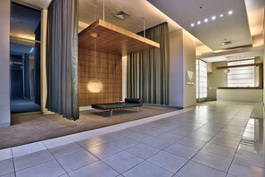 Lobby - Urban Escape | Workspace, Views and Pool (Cape Town)