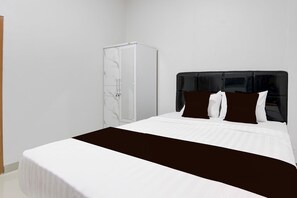 Deluxe Double Room | Free WiFi, bed sheets