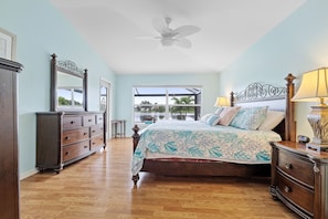 3 bedrooms, desk, WiFi, bed sheets