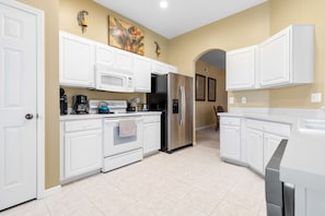 Fridge, microwave, stovetop, dishwasher