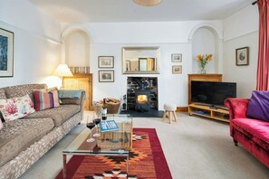 TV, fireplace, DVD player