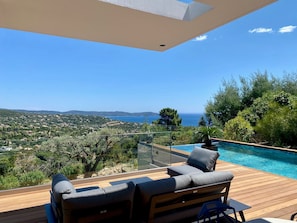 Pool - NEAR ST TROPEZ, MAGNIFICENT VILLA WITH SEA VIEW, SWIMMING POOL, CLOSE TO BEACHES. (Cavalaire-sur-Mer)