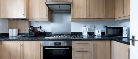 Réfrigérateur, micro-ondes, four, cafetière/bouilloire