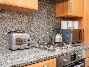 Refrigerador, horno, lavavajillas y tostadora 