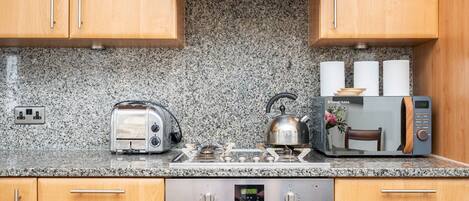 Refrigerador, horno, lavavajillas y tostadora