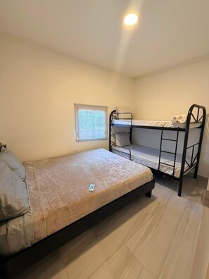3 bedrooms, WiFi (free), bed sheets - Rancho Agua Fria, 3-bedroom house (Jucuaran)