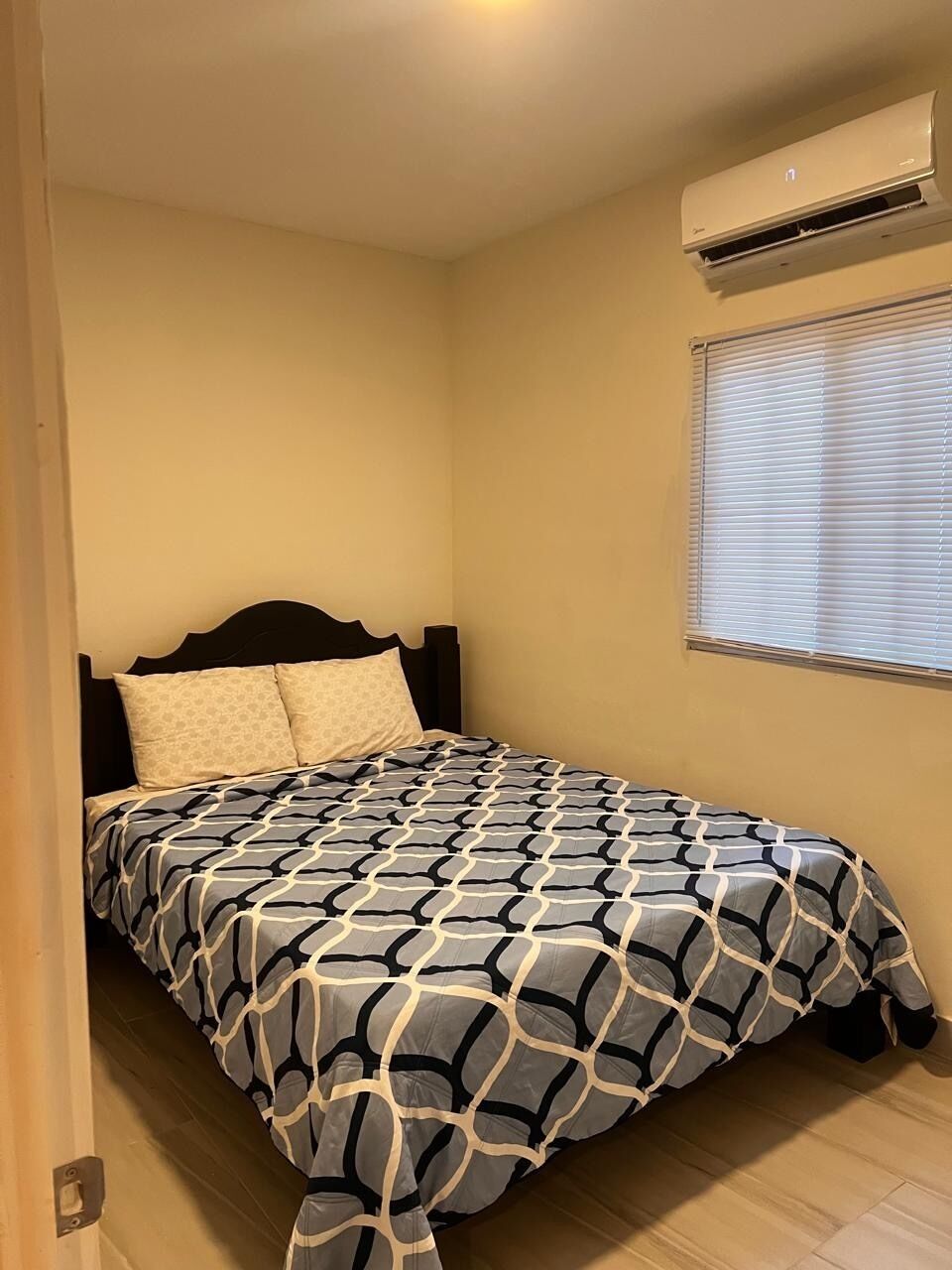 3 bedrooms, WiFi (free), bed sheets