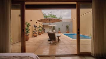 Suite Deluxe, 1 llit de matrimoni gran, vistes a la piscina | Minibar, wifi gratuïta i roba de llit