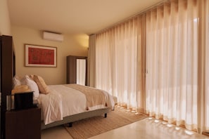 Deluxe Suite, 1 King Bed, Pool View | Minibar, free WiFi, bed sheets - Lar Syrah (Oaxaca)