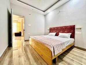 2 bedrooms, internet, bed sheets