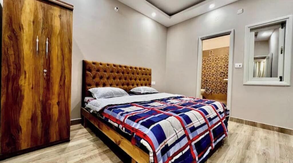 2 bedrooms, internet, bed sheets