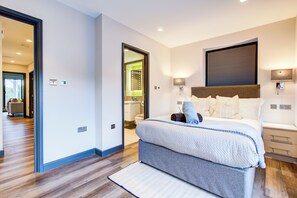 2 bedrooms, iron/ironing board, free WiFi, bed sheets - Modern 2 bed Penthouse | London Views Ideal for contractors and corporate stays. (London)