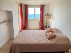 1 bedroom, iron/ironing board, bed sheets