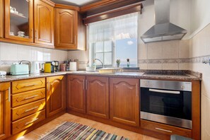 Fridge, microwave, oven, stovetop - Bela Vista Apartment Terceira Island (Feteira)